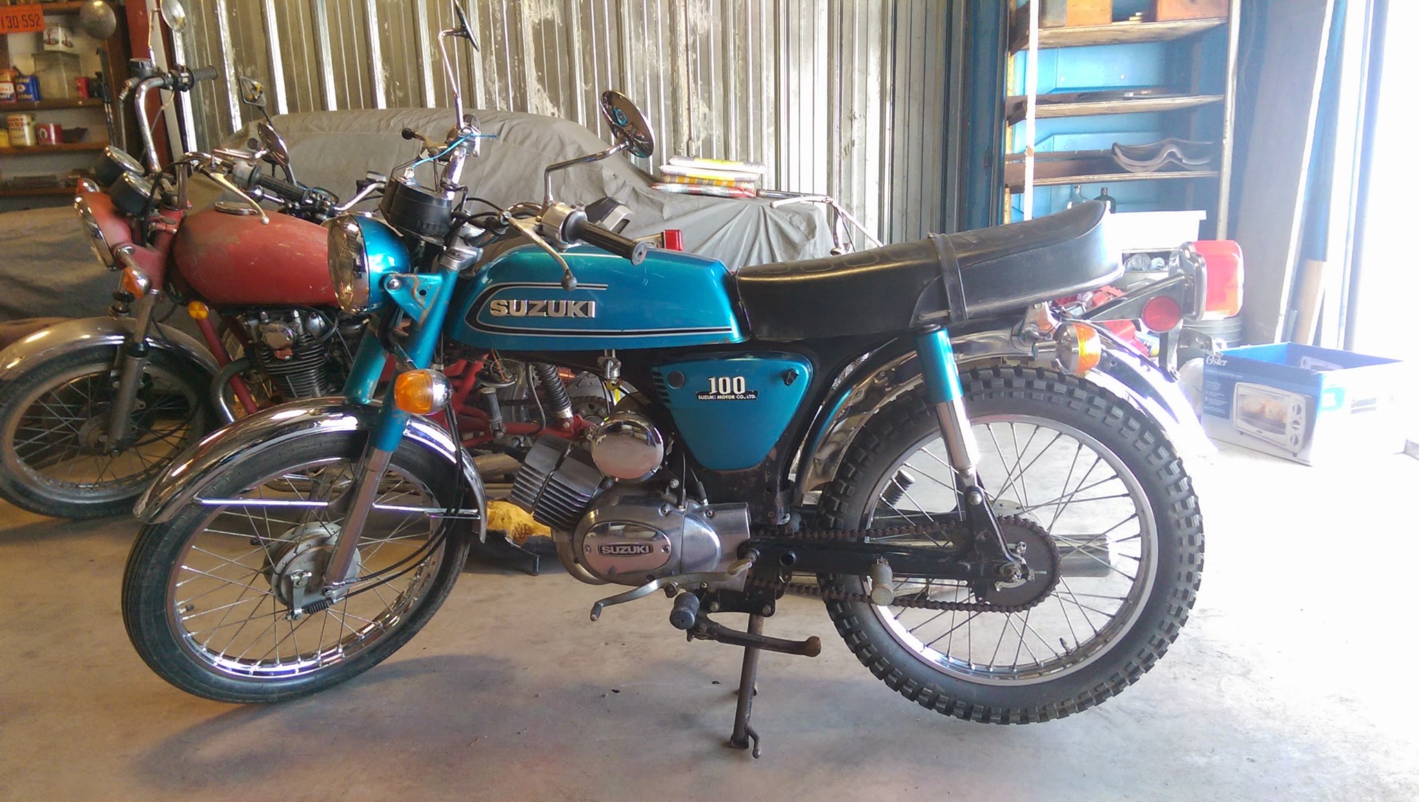 Suzuki A100