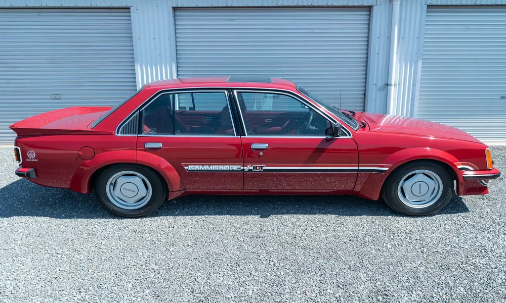 Holden Commodore VC HDT Brock Tahun 1980